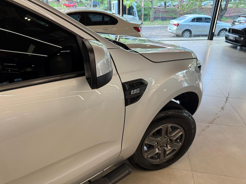 Foto do veículo FORD ROYALE  XLSCD2A22 2020 69.699 KM 145.000,00