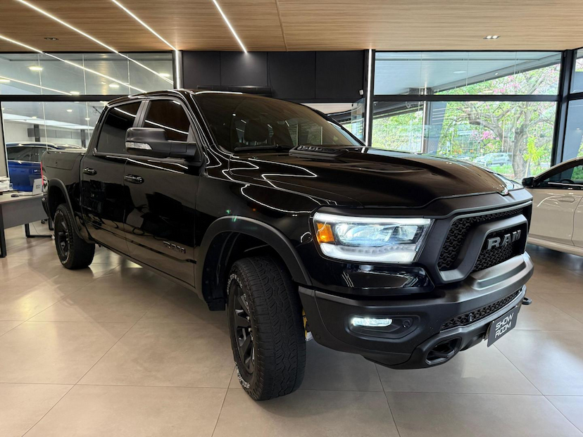 Foto do veículo RAM 1500  REBEL HEMI 2022 23.975 KM 369.000,00