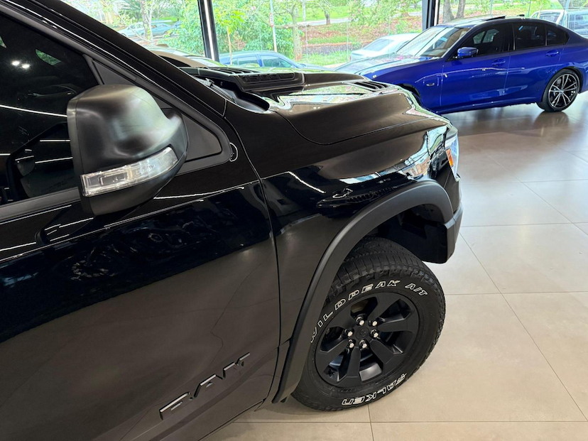 Foto do veículo RAM 1500  REBEL HEMI 2022 23.975 KM 369.000,00