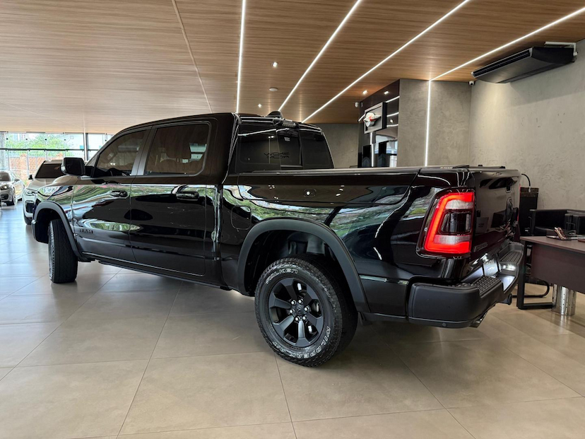 Foto do veículo RAM 1500  REBEL HEMI 2022 23.975 KM 369.000,00
