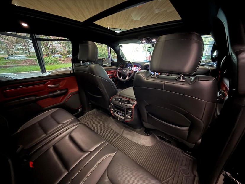 Foto do veículo RAM 1500  REBEL HEMI 2022 23.975 KM 369.000,00