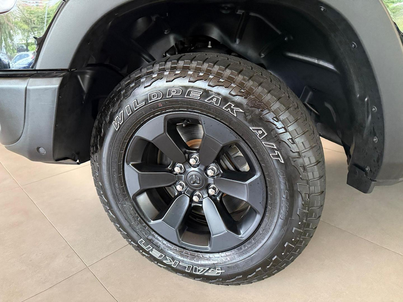 Foto do veículo RAM 1500  REBEL HEMI 2022 23.975 KM 369.000,00