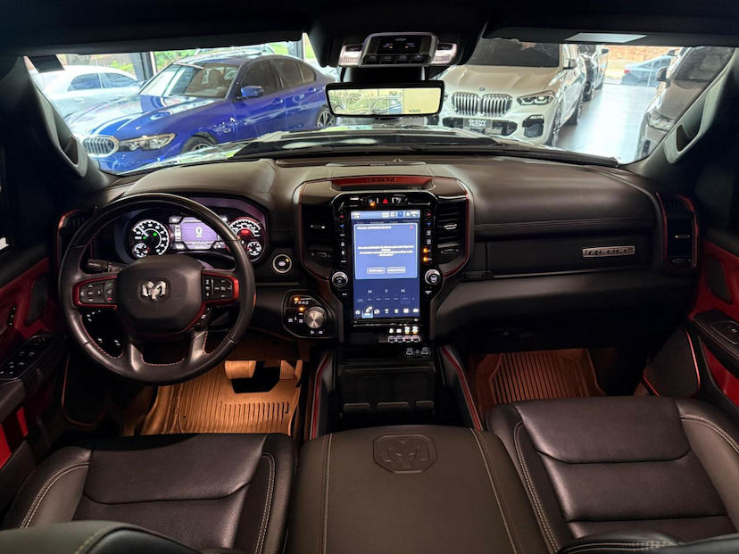Foto do veículo RAM 1500  REBEL HEMI 2022 23.975 KM 369.000,00