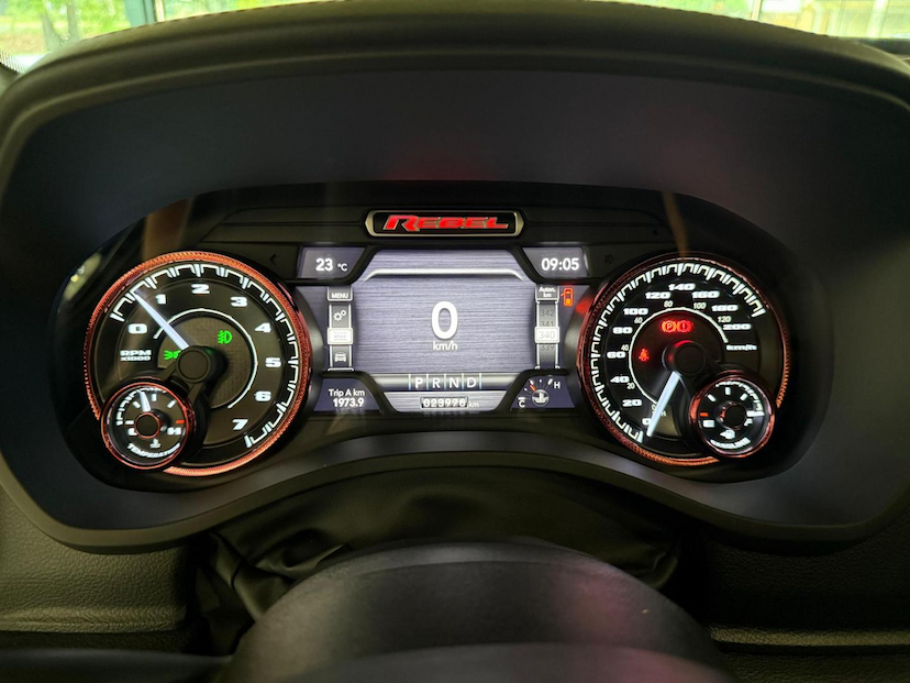 Foto do veículo RAM 1500  REBEL HEMI 2022 23.975 KM 369.000,00