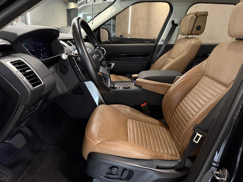 Foto do veículo LAND ROVER DISCOVERY DISC D300 HSE 2021 52.000 KM 380.000,00