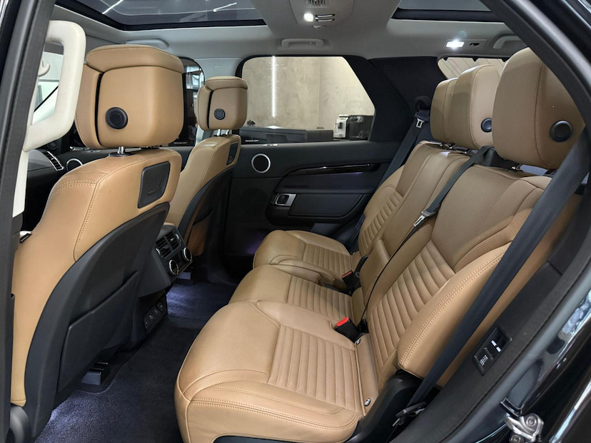 Foto do veículo LAND ROVER DISCOVERY DISC D300 HSE 2021 52.000 KM 380.000,00