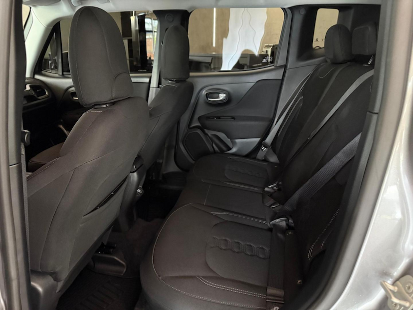 Foto do veículo JEEP RENEGADE  1.3 TURBO 2024 11.800 KM 110.000,00