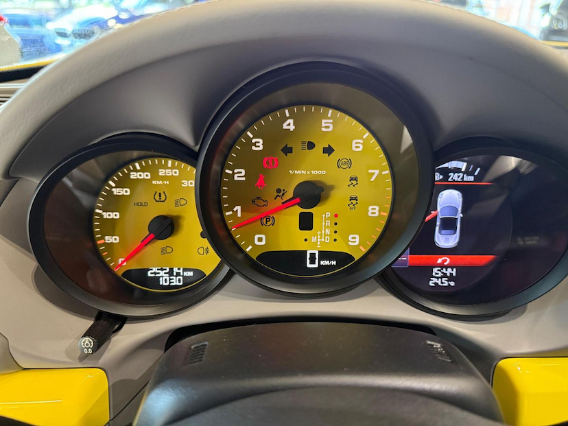 Foto do veículo PORSCHE BOXSTER  S 2014 25.214 KM 409.000,00
