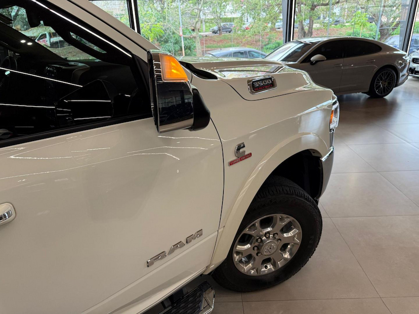 Foto do veículo RAM 3500  LAIE 6.7D 2022 14.305 KM 375.000,00