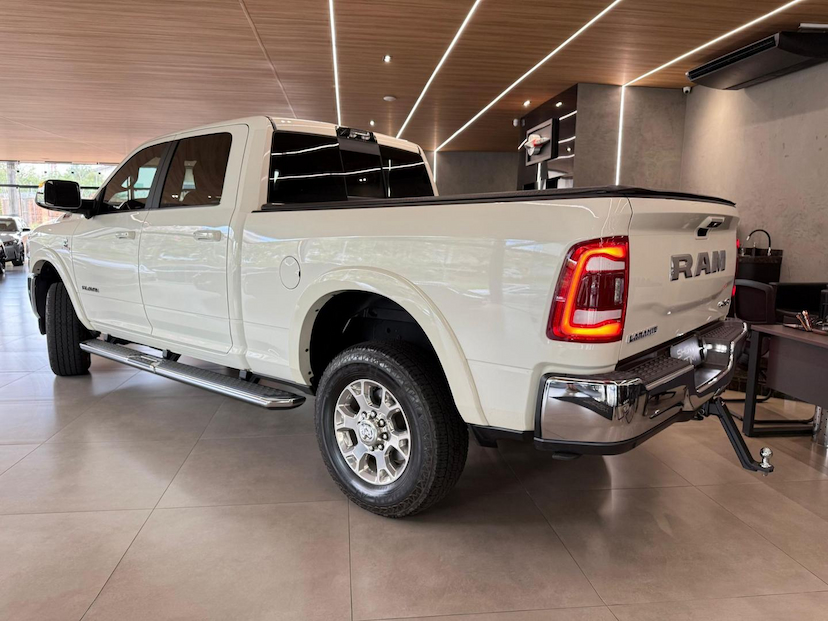 Foto do veículo RAM 3500  LAIE 6.7D 2022 14.305 KM 375.000,00