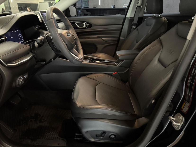 Foto do veículo JEEP COMPASS  LIMITED TF 2023 14.410 KM 165.000,00