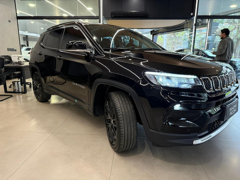 Foto do veículo JEEP COMPASS  LIMITED TF 2023 14.410 KM 165.000,00