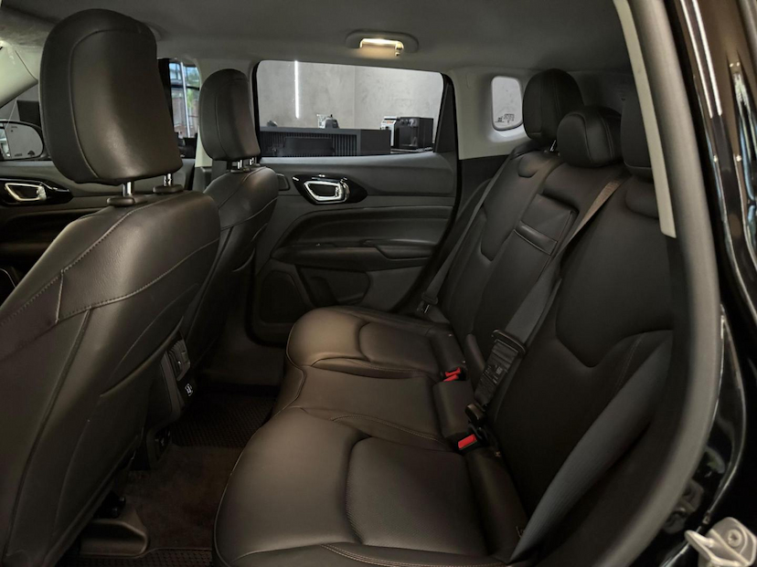 Foto do veículo JEEP COMPASS  LIMITED TF 2023 14.410 KM 165.000,00