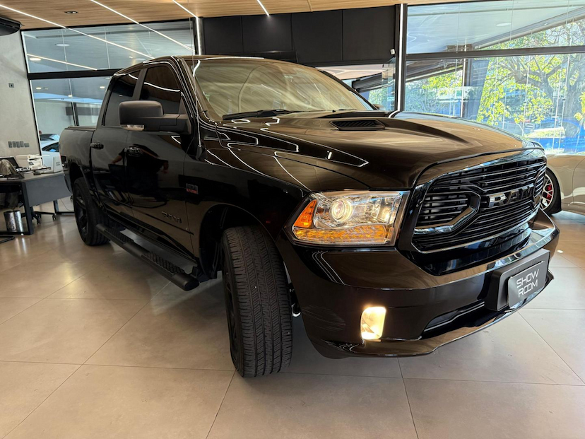 Foto do veículo RAM CLASSIC  LAIE 2022 35.619 KM 269.000,00