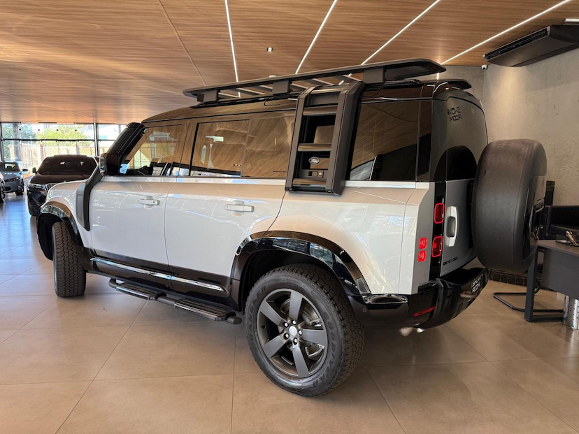 Foto do veículo LAND ROVER DEFENDER  SE XD 2023 25.094 KM 590.000,00