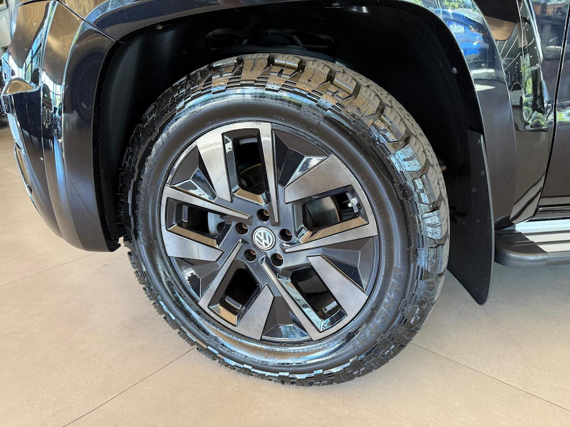 Foto do veículo VOLKSWAGEN AMAROK  HIGHLINE CD 3.0 4X4 TB DIES. AUT. 2023 22.700 KM 239.000,00