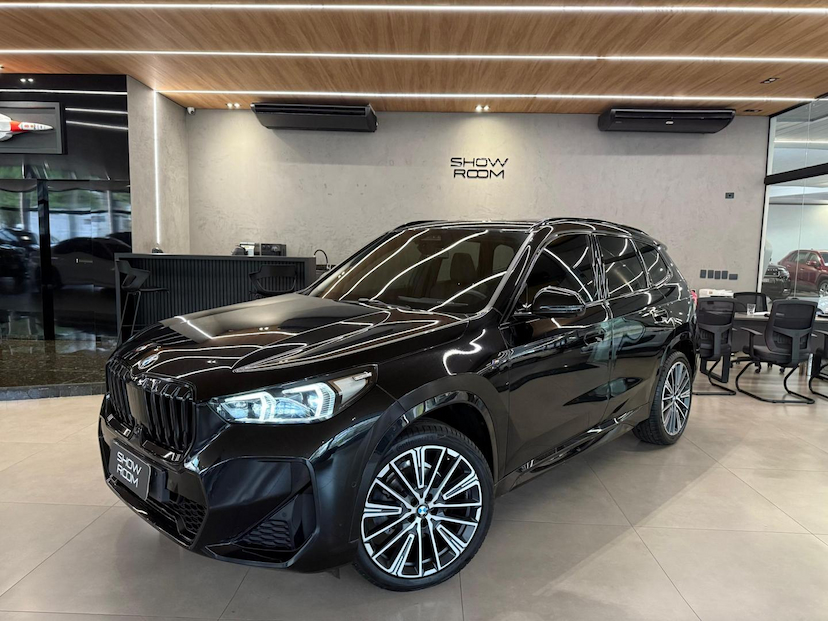 Foto do veículo BMW X1  S20I M SPORT 2023 21.350 KM 309.000,00