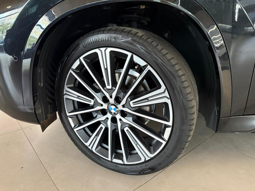 Foto do veículo BMW X1  S20I M SPORT 2023 21.350 KM 309.000,00