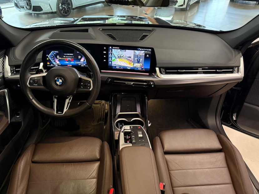 Foto do veículo BMW X1  S20I M SPORT 2023 21.350 KM 309.000,00
