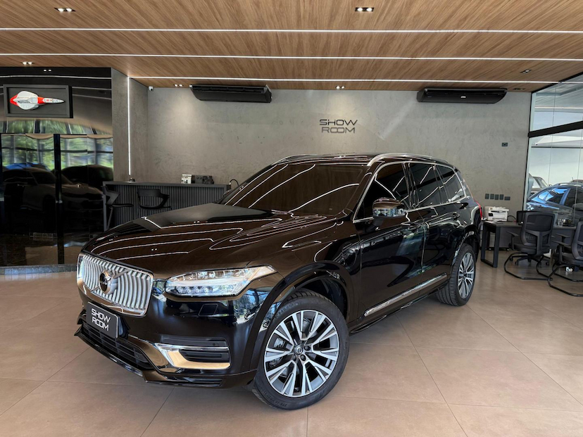 Foto do veículo VOLVO XC90  T8 MOMENTUM 2021 41.710 KM 295.000,00