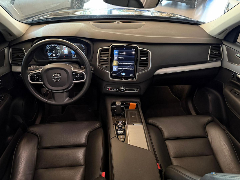 Foto do veículo VOLVO XC90  T8 MOMENTUM 2021 41.710 KM 295.000,00