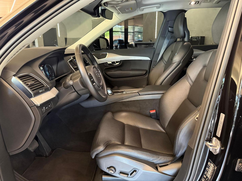 Foto do veículo VOLVO XC90  T8 MOMENTUM 2021 41.710 KM 295.000,00