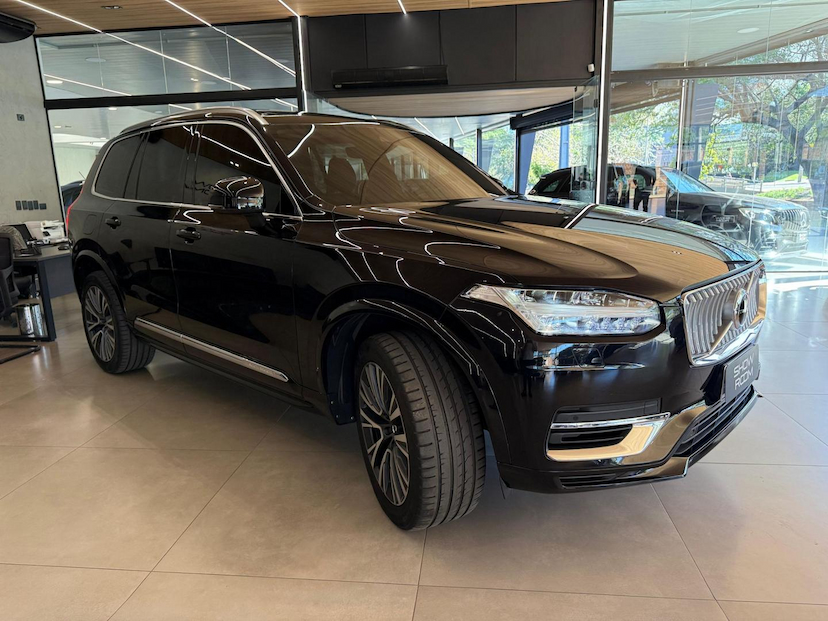 Foto do veículo VOLVO XC90  T8 MOMENTUM 2021 41.710 KM 295.000,00
