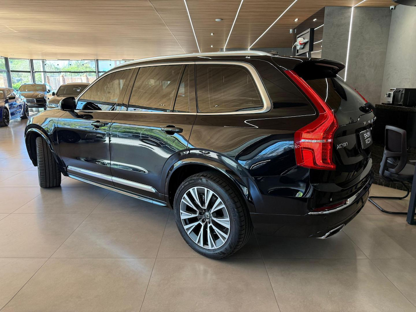 Foto do veículo VOLVO XC90  T8 MOMENTUM 2021 41.710 KM 295.000,00