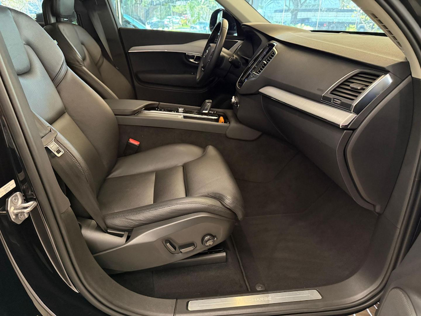 Foto do veículo VOLVO XC90  T8 MOMENTUM 2021 41.710 KM 295.000,00