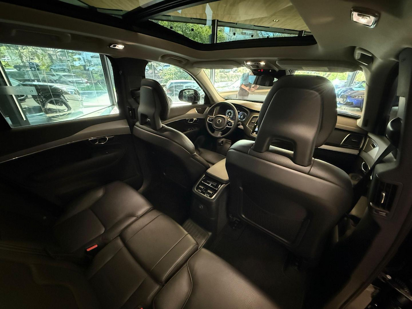 Foto do veículo VOLVO XC90  T8 MOMENTUM 2021 41.710 KM 295.000,00