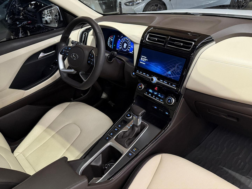 Foto do veículo HYUNDAI CRETA 20A ULTIMTE 2022 24.710 KM 134.000,00