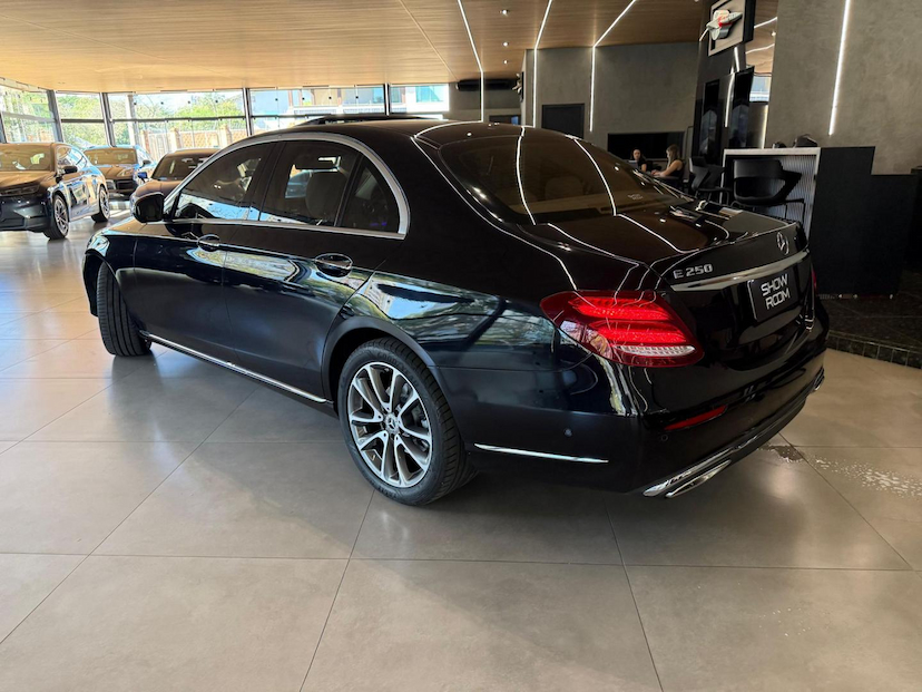 Foto do veículo MERCEDES-BENZ E 250 E250 EXC 2018 45.561 KM 199.000,00