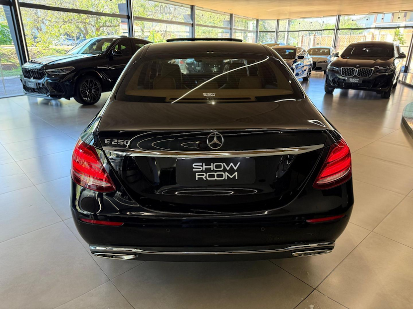 Foto do veículo MERCEDES-BENZ E 250 E250 EXC 2018 45.561 KM 199.000,00