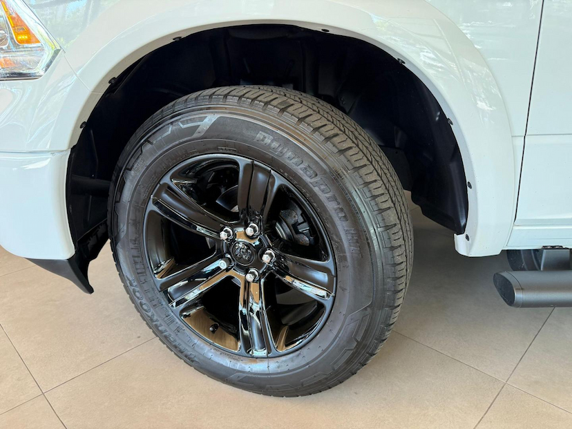 Foto do veículo RAM CLASSIC  LAIE 2023 31.000 KM 285.000,00