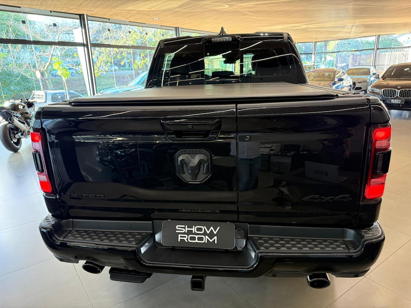 Foto do veículo RAM 1500  LIMITED HEMI 2024 25.200 KM 485.000,00