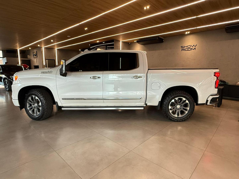 Foto do veículo CHEVROLET SILVERADO  HC 2024 40.000 KM 410.000,00