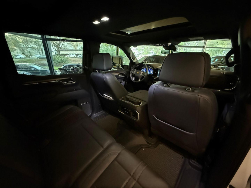 Foto do veículo CHEVROLET SILVERADO  HC 2024 40.000 KM 410.000,00