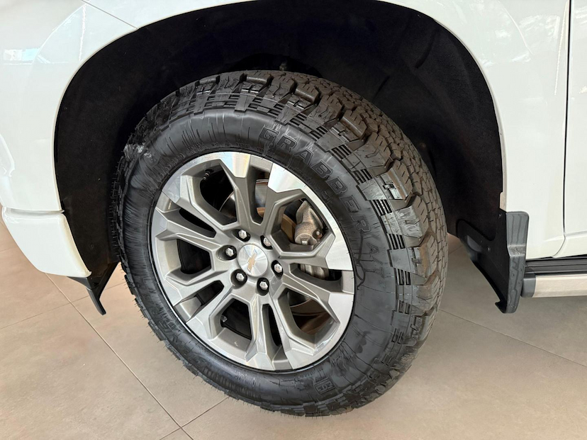 Foto do veículo CHEVROLET SILVERADO  HC 2024 40.000 KM 410.000,00