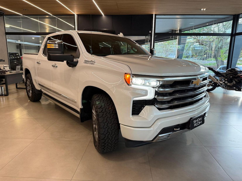 Foto do veículo CHEVROLET SILVERADO  HC 2024 40.000 KM 410.000,00