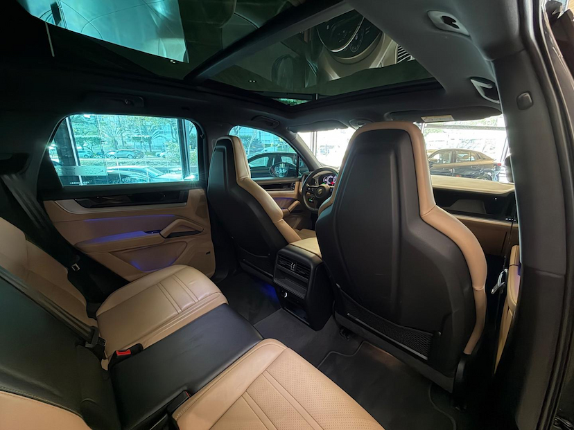Foto do veículo PORSCHE CAYENNE  PHEV 2024 23.000 KM 679.000,00