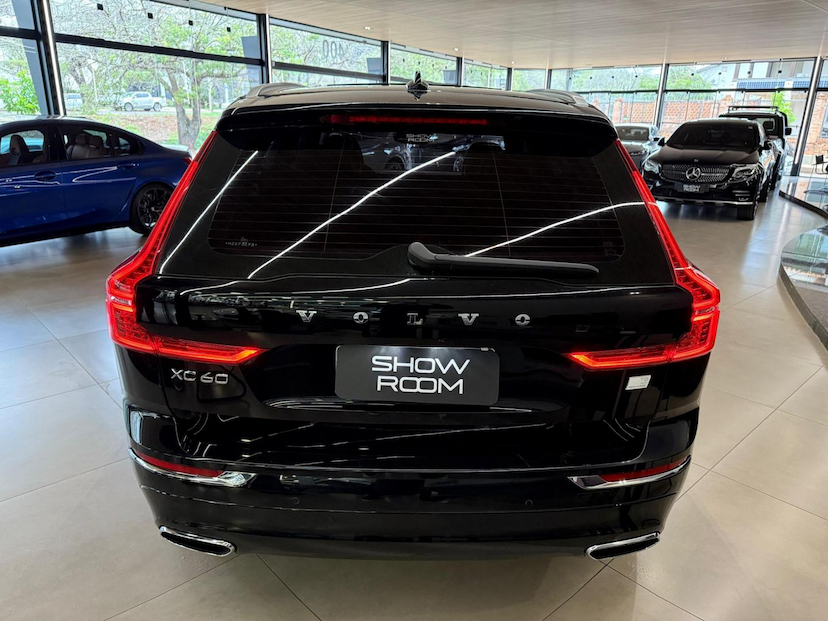 Foto do veículo VOLVO XC60  T8 MOMENTUM 2021 31.344 KM 249.000,00