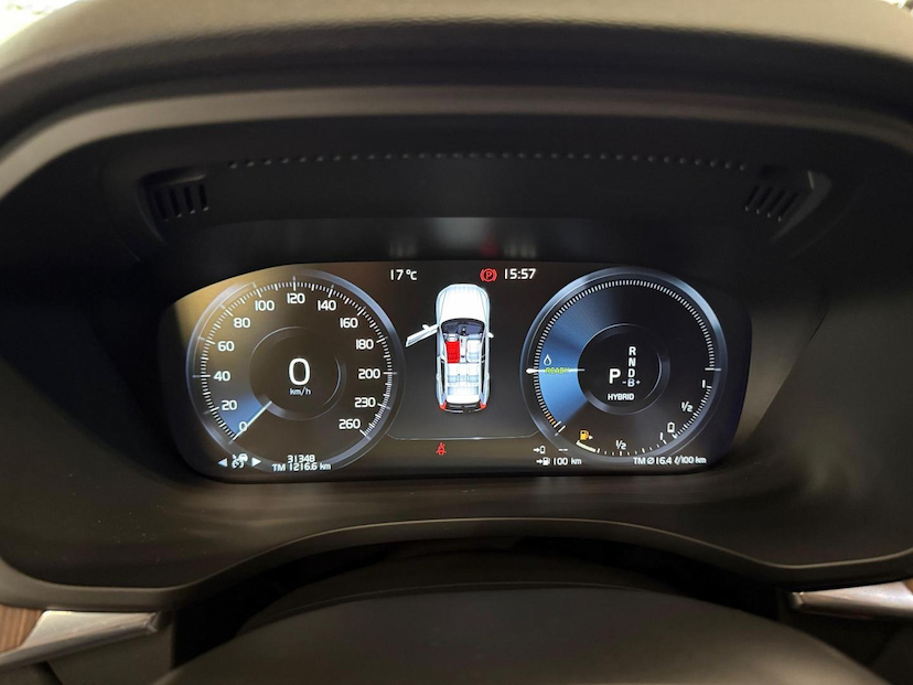 Foto do veículo VOLVO XC60  T8 MOMENTUM 2021 31.344 KM 249.000,00