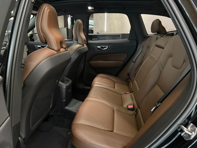 Foto do veículo VOLVO XC60  T8 MOMENTUM 2021 31.344 KM 249.000,00