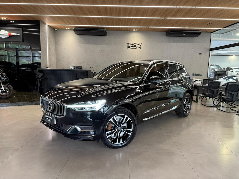 Foto do veículo VOLVO XC60  T8 MOMENTUM 2021 31.344 KM 249.000,00