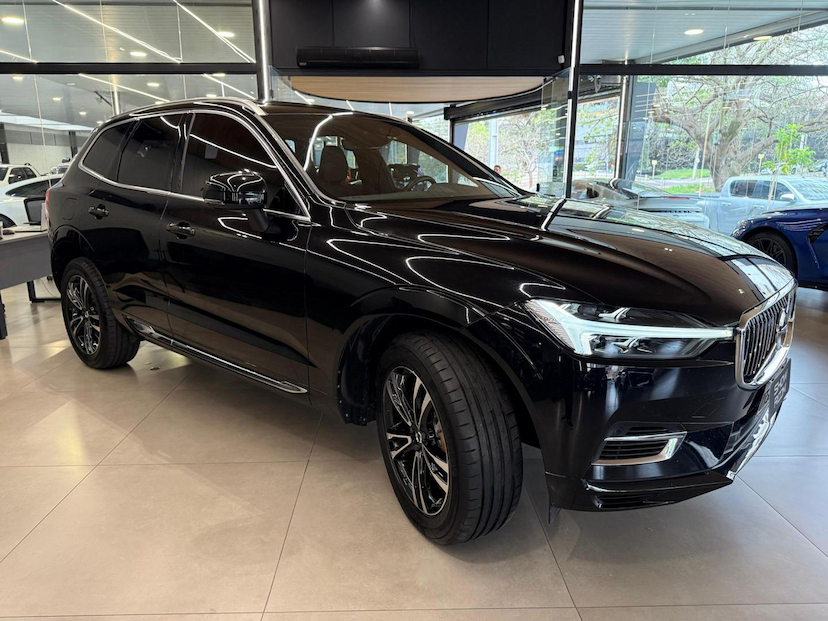 Foto do veículo VOLVO XC60  T8 MOMENTUM 2021 31.344 KM 249.000,00