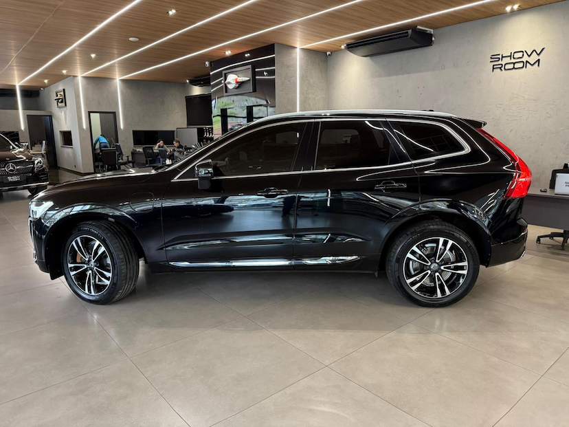 Foto do veículo VOLVO XC60  T8 MOMENTUM 2021 31.344 KM 249.000,00