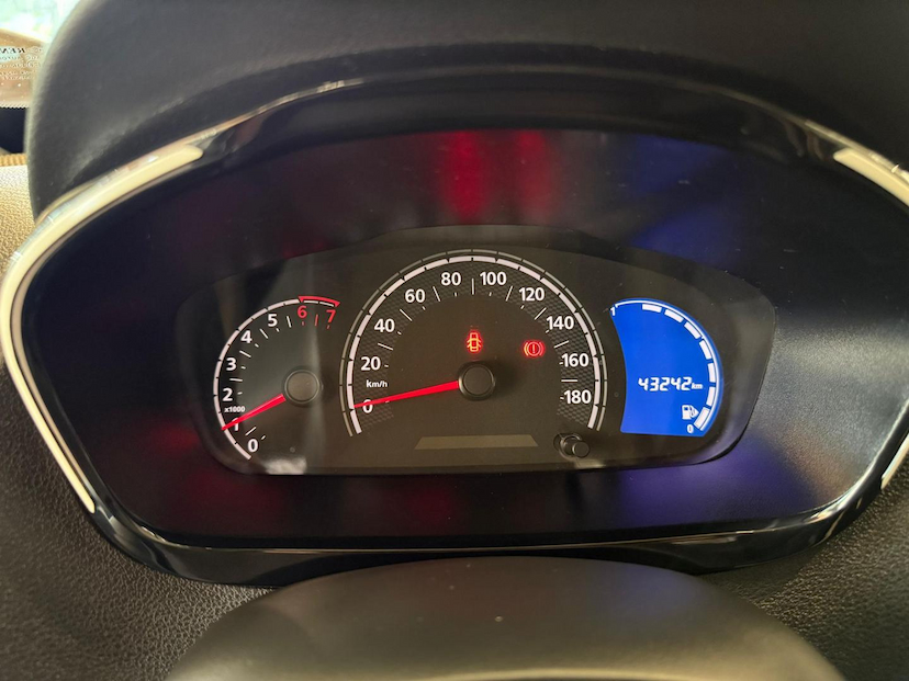 Foto do veículo RENAULT KWID  INTENS 10MT 2019 43.241 KM 45.000,00