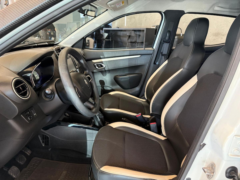 Foto do veículo RENAULT KWID  INTENS 10MT 2019 43.241 KM 45.000,00