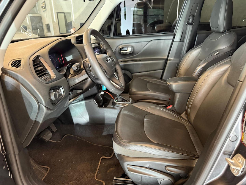Foto do veículo JEEP RENEGADE  LGTD T270 2023 45.303 KM 102.000,00