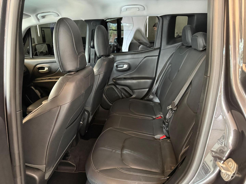 Foto do veículo JEEP RENEGADE  LGTD T270 2023 45.303 KM 102.000,00